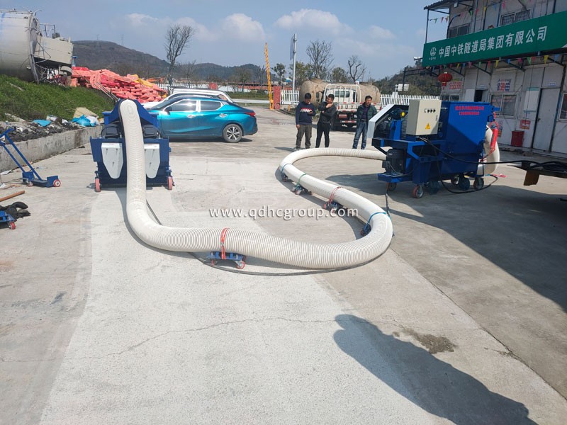 路面拋丸機(jī)作業(yè)現(xiàn)場 路面拋丸機(jī)作業(yè)現(xiàn)場